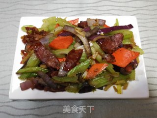 腊肠炒西芹的做法步骤：13