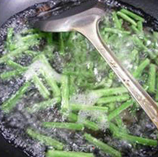 淡菜肉炒带豆的做法步骤：4
