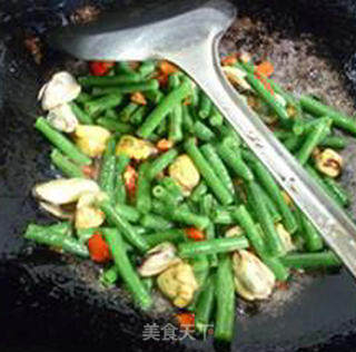 淡菜肉炒带豆的做法步骤：8
