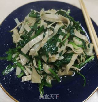 韭菜炒百叶的做法步骤：5