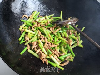 肉丝蒜薹的做法步骤：16