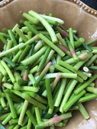 蒜苔炒大肠的做法步骤：4