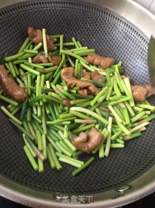 蒜苔炒大肠的做法步骤：9