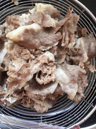泡菜肥牛的做法步骤：5