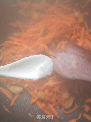 胡萝卜丝炒五花肉的做法步骤：5