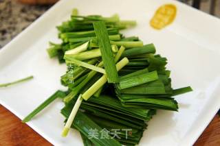 韭菜炒大虾的做法步骤：3