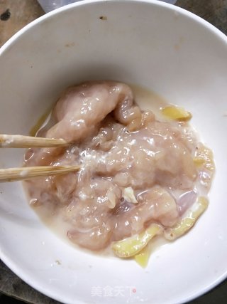 简易版洋葱黑椒鸡排的做法步骤：2