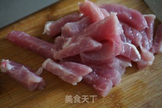 糖醋里脊的做法步骤：1