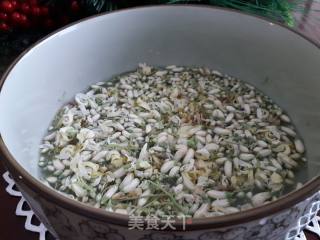 槐花炒蛋的做法步骤：1