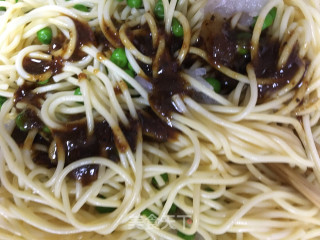 黑胡椒豌豆虾仁芝士焗意面的做法步骤：4