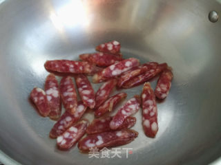香肠炒丝瓜的做法步骤：5
