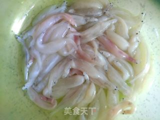 银鱼酸菜粉丝汤的做法步骤：4
