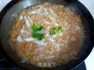 银鱼酸菜粉丝汤的做法步骤：13