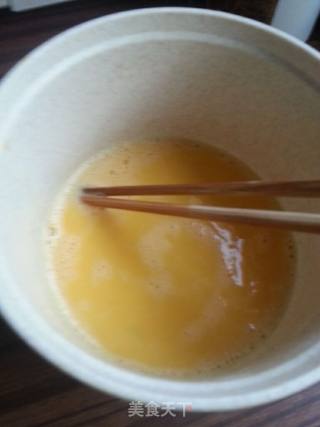 鸡蛋饼的做法步骤：1