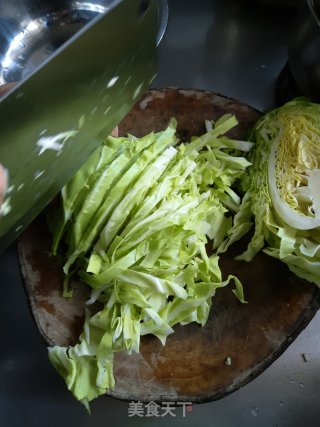 包菜炒肉丝的做法步骤：4