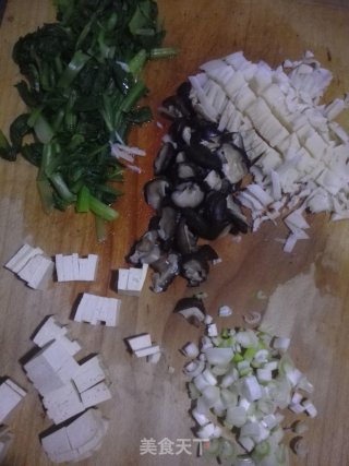 菌菇青菜的做法步骤：1