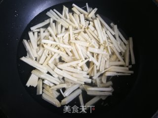 笋丝炒虾干的做法步骤：2