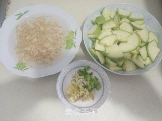 虾皮炒菜瓜的做法步骤：1