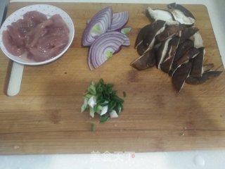 香菇肉片汤的做法步骤：2