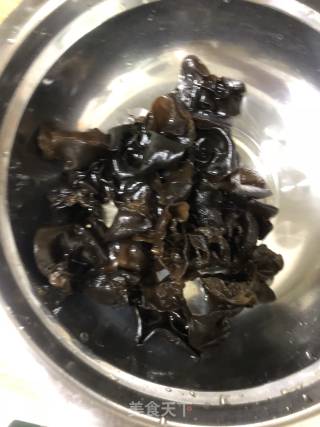好喝的酸辣汤的做法步骤：2
