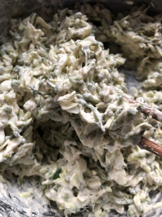 槐花饼的做法步骤：5