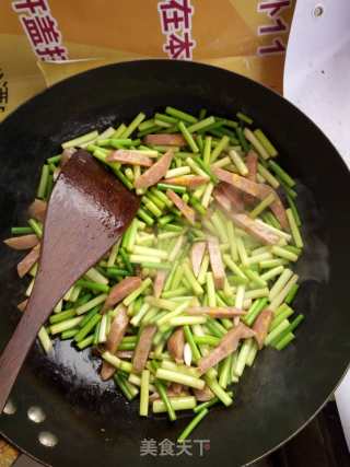 家常炒蒜苔（蒜薹）的做法步骤：7