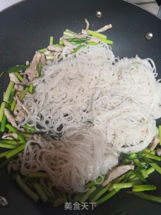 蒜苔肉丝烩面的做法步骤：6