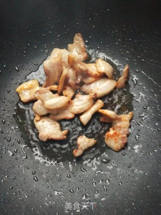 花菜炒五花肉的做法步骤：2