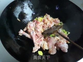 #肉食#鸡腿炖红蘑的做法步骤：4
