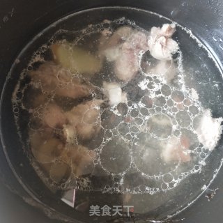 酸菜排骨冻豆腐的做法步骤：1