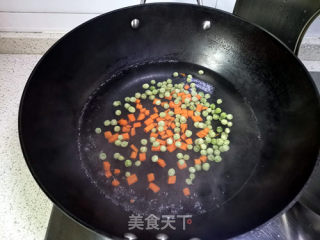 菠萝炒饭的做法步骤：3