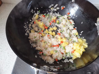 菠萝炒饭的做法步骤：7