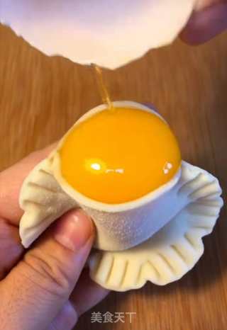 饺子皮做的创意五珍粉鸡蛋灌饼，蛋香酥脆，我打赌，你没有见过~的做法步骤：5