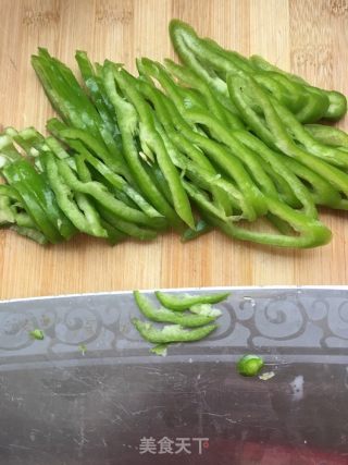 尖椒炒蛋的做法步骤：2