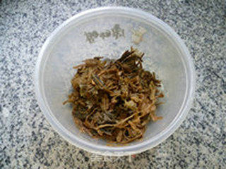 笋干菜炒花蛤的做法步骤：2