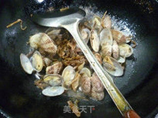 笋干菜炒花蛤的做法步骤：6