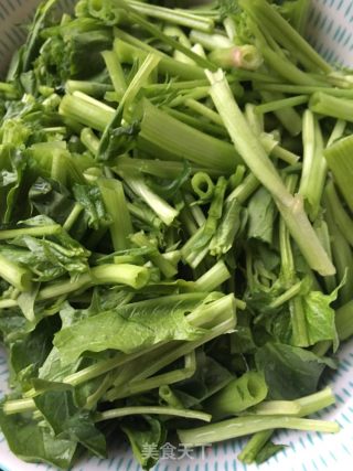 菠菜梗炒羊肉的做法步骤：3