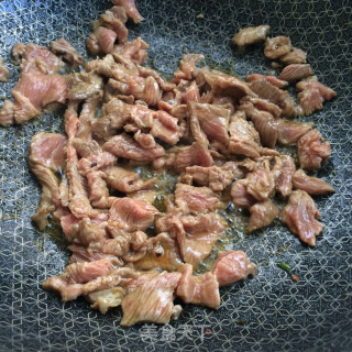 蒜苔炒牛肉的做法步骤：3