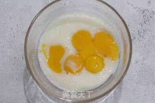 小黄人香蕉蛋糕卷的做法步骤：2