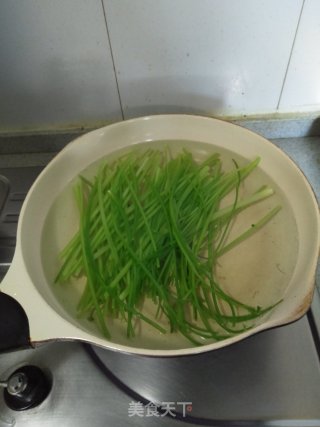 豆腐干炒芹菜的做法步骤：3
