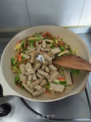 豆腐干炒芹菜的做法步骤：11