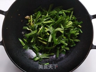 韭菜炒蛤蜊的做法步骤：6