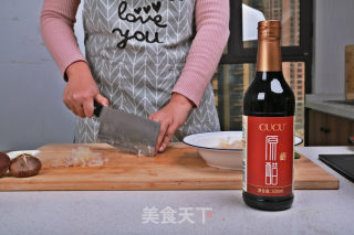 醋泡海蜇头——酸香爽脆的口感太好吃的做法步骤：2