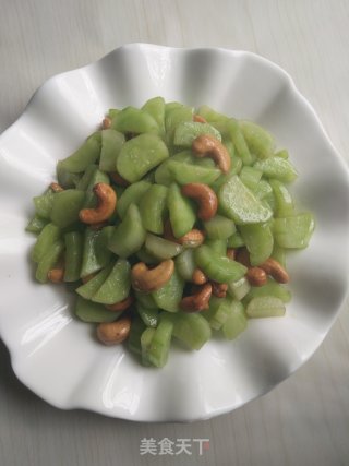 黄瓜炒腰果的做法步骤：5