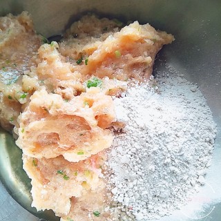 鸡肉丸子的做法步骤：3