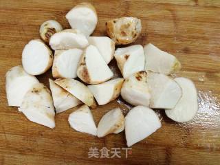 芋艿沙鳗煲（汤）的做法步骤：1