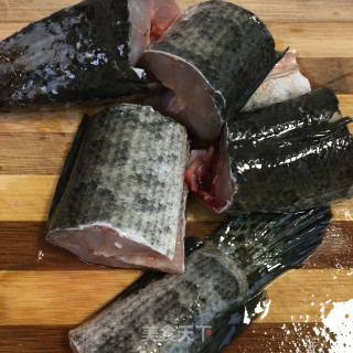 黑鱼炖豆腐的做法步骤：1