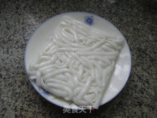 鲜素鸡烧土豆粉的做法步骤：2