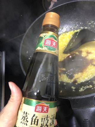 蒜蓉粉丝蒸扇贝的做法步骤：7