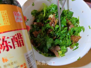 香菜凉拌卤牛肉的做法步骤：7